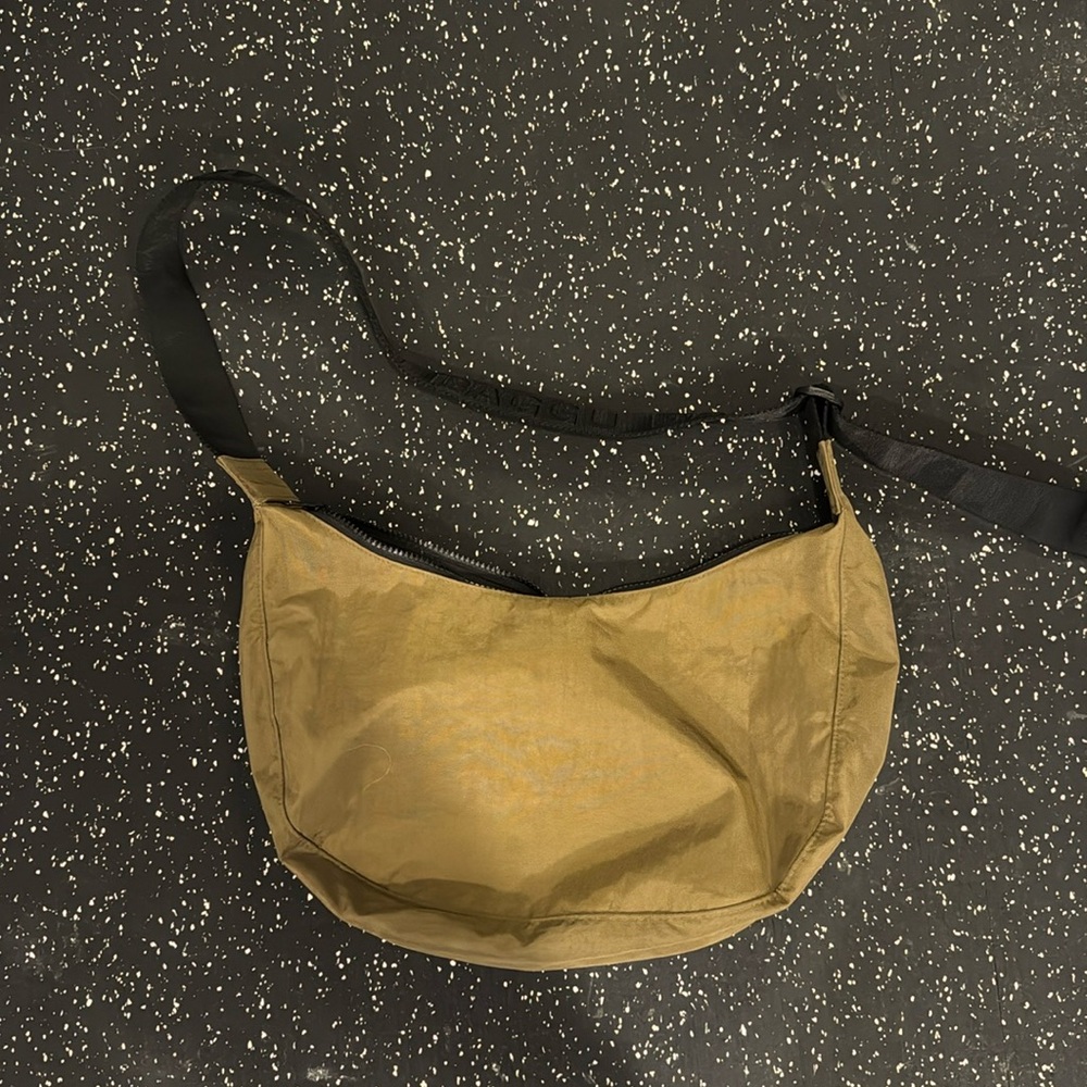 BAGGU Crossbody Bag in Olive Green
